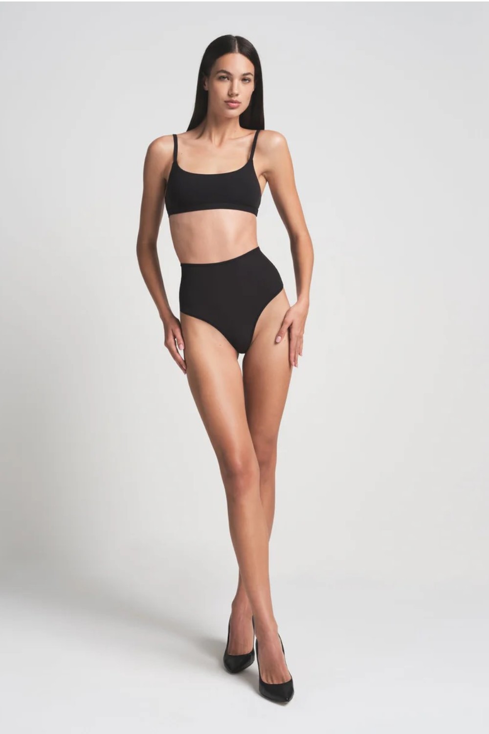 תמונת כל הלוק של HIGH-WAISTED THONG